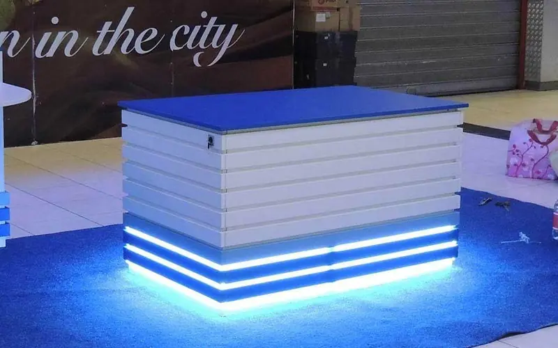 Stand de mobilier cu LED, făcut la comandă